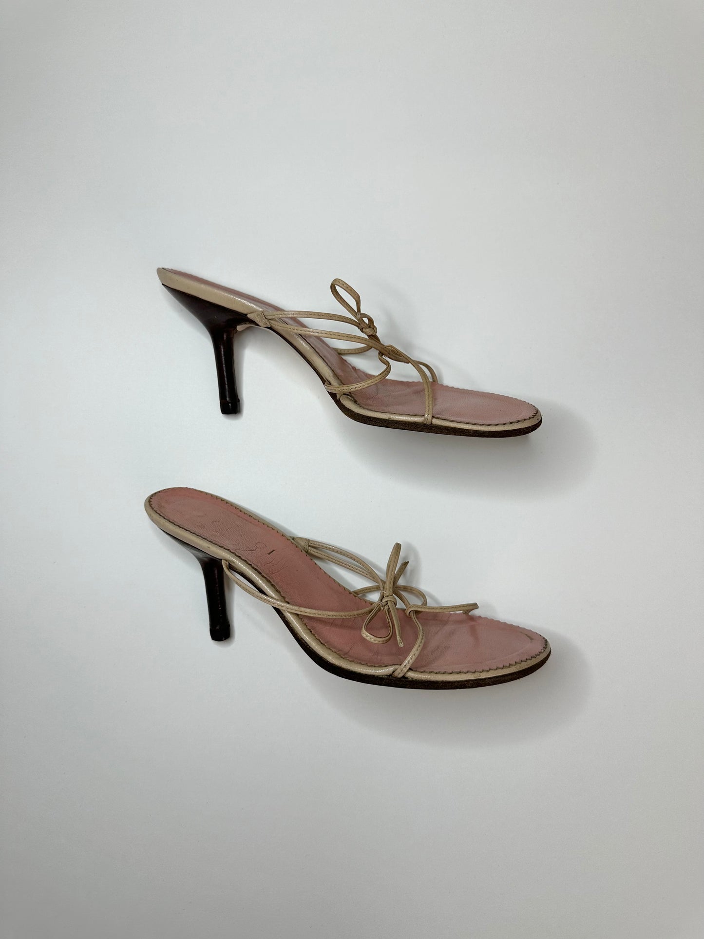 Gucci Beige Bow Sandals 35