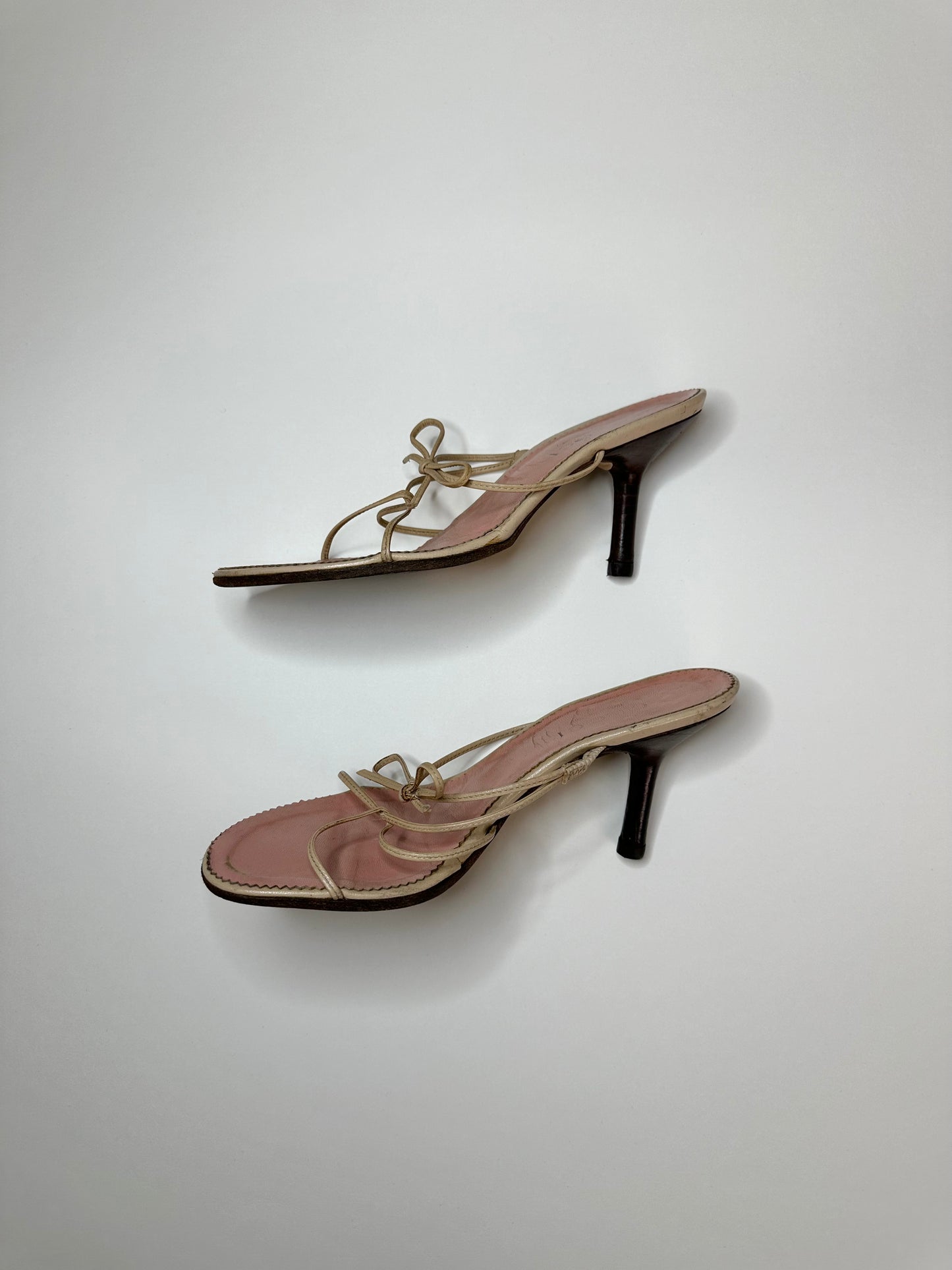 Gucci Beige Bow Sandals 35