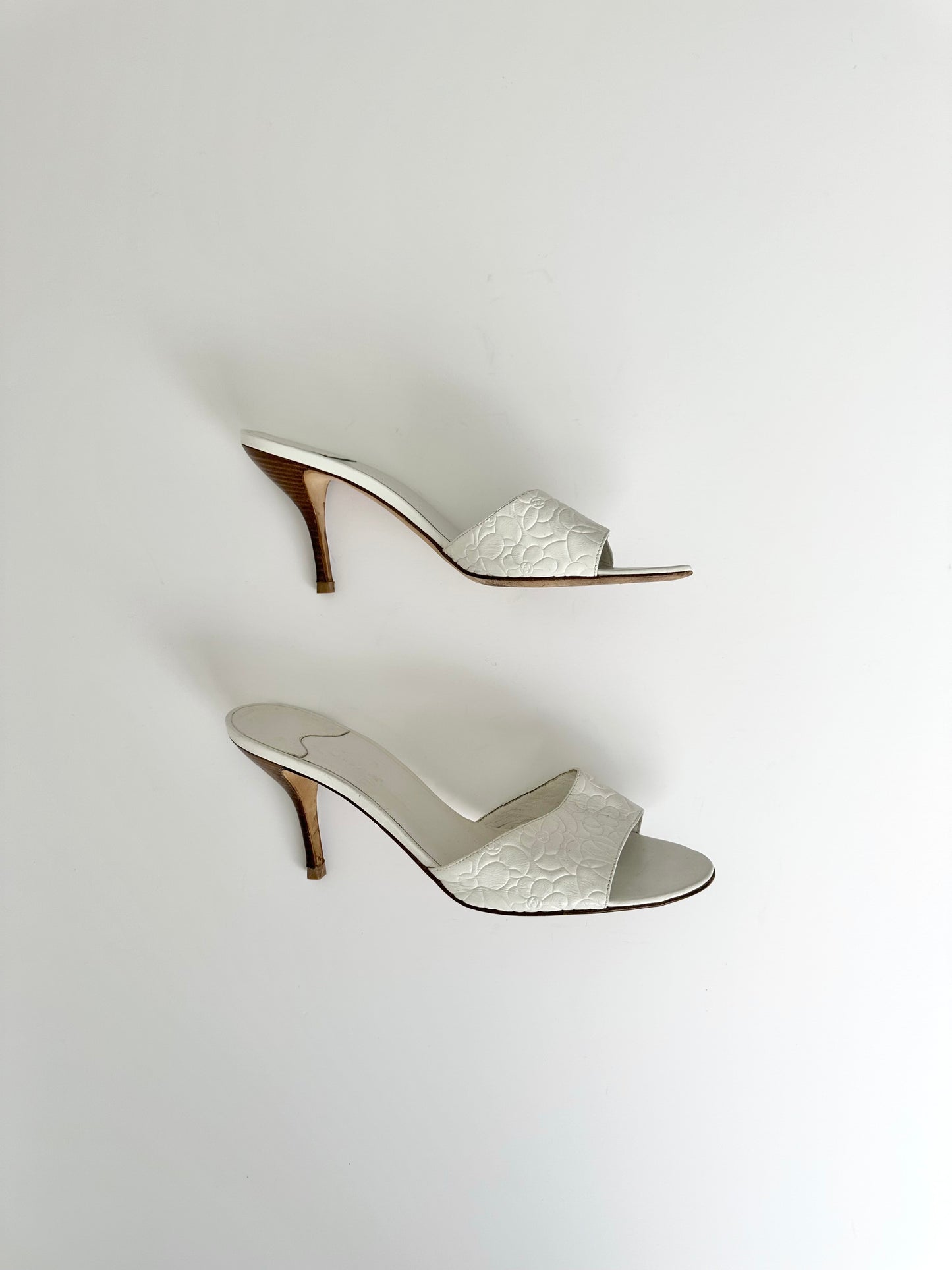 Chanel White Leather Camellia Logo Sandals 42